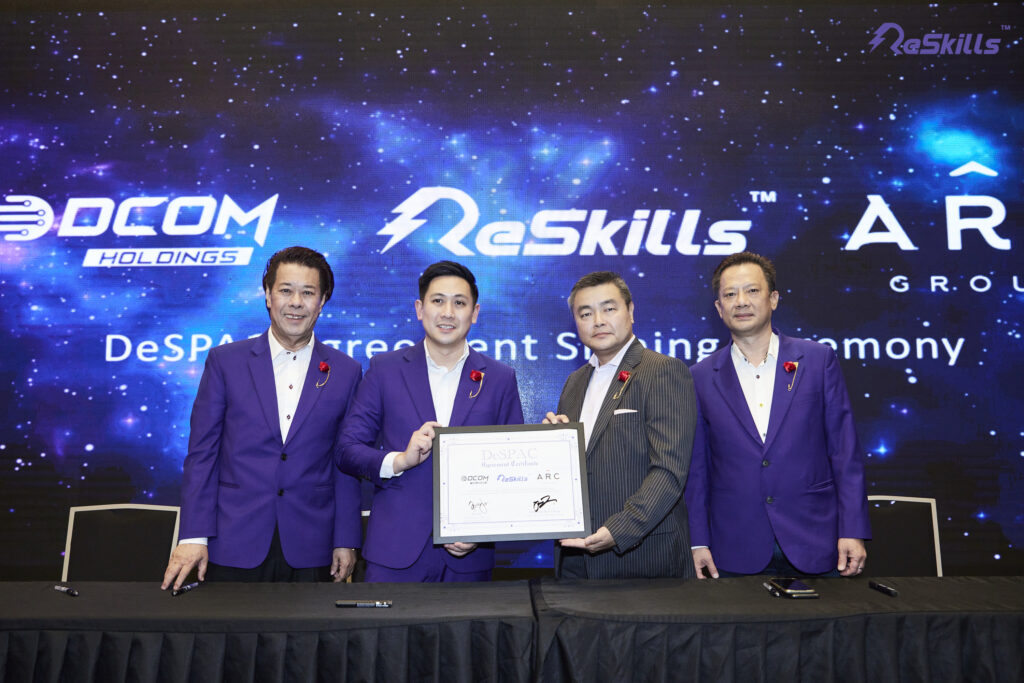 This image has an empty alt attribute; its file name is 10.-ReSkills-Chairman-Dr-Steve-Tan-ReSkills-CEO-Jin-Tan-ARC-Group-venture-partner-Datuk-Seri-Paul-Chong-and-DCOM-Holdings-Sdn-Bhd-director-Patrick-Fung-with-their-signed-agreement-1-2-1024x683.jpg