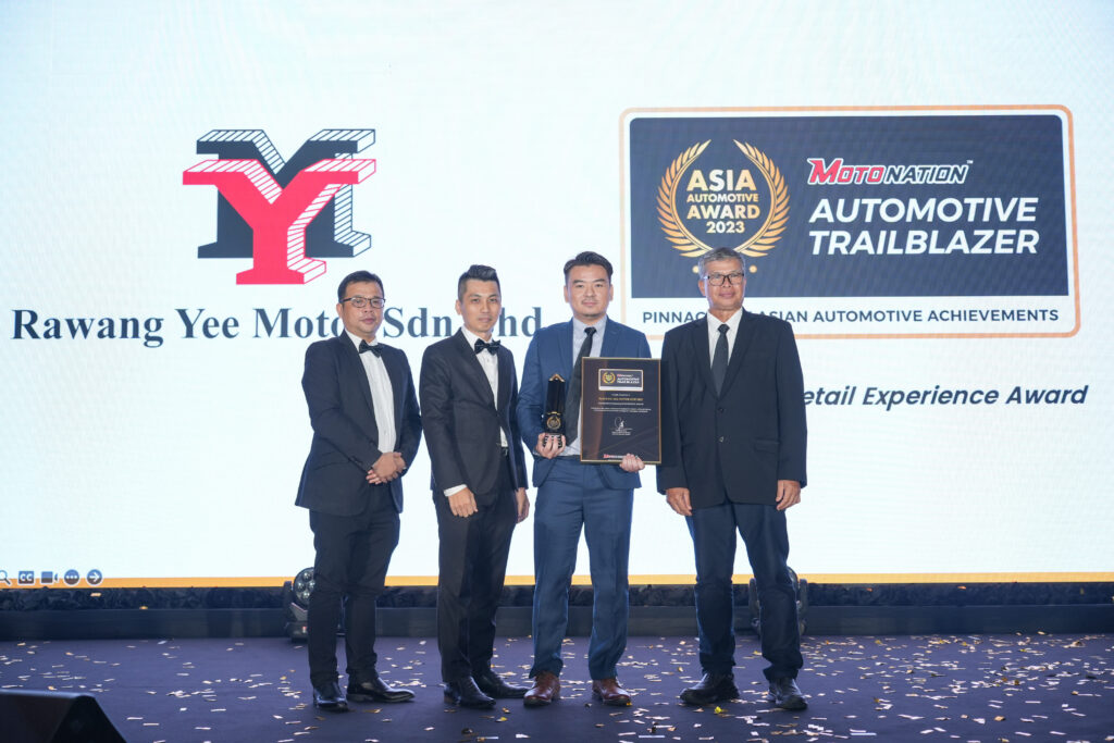 Left to Right: Ong Choon Jet (Chief Operations Officer of Motonation), Mike Lee (Organising Committee Member, 3rd Asia Automotive Award), Adrian Yee Chun Meng (Director of Rawang Yee Motor Sdn Bhd), Datuk Ir Mohamad Dalib (Consultant, DIMD Automotif)