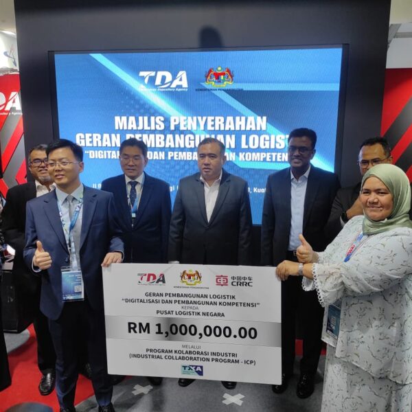 MOT receives RM1 Mil logistics grant under ICP to boost transport sector
